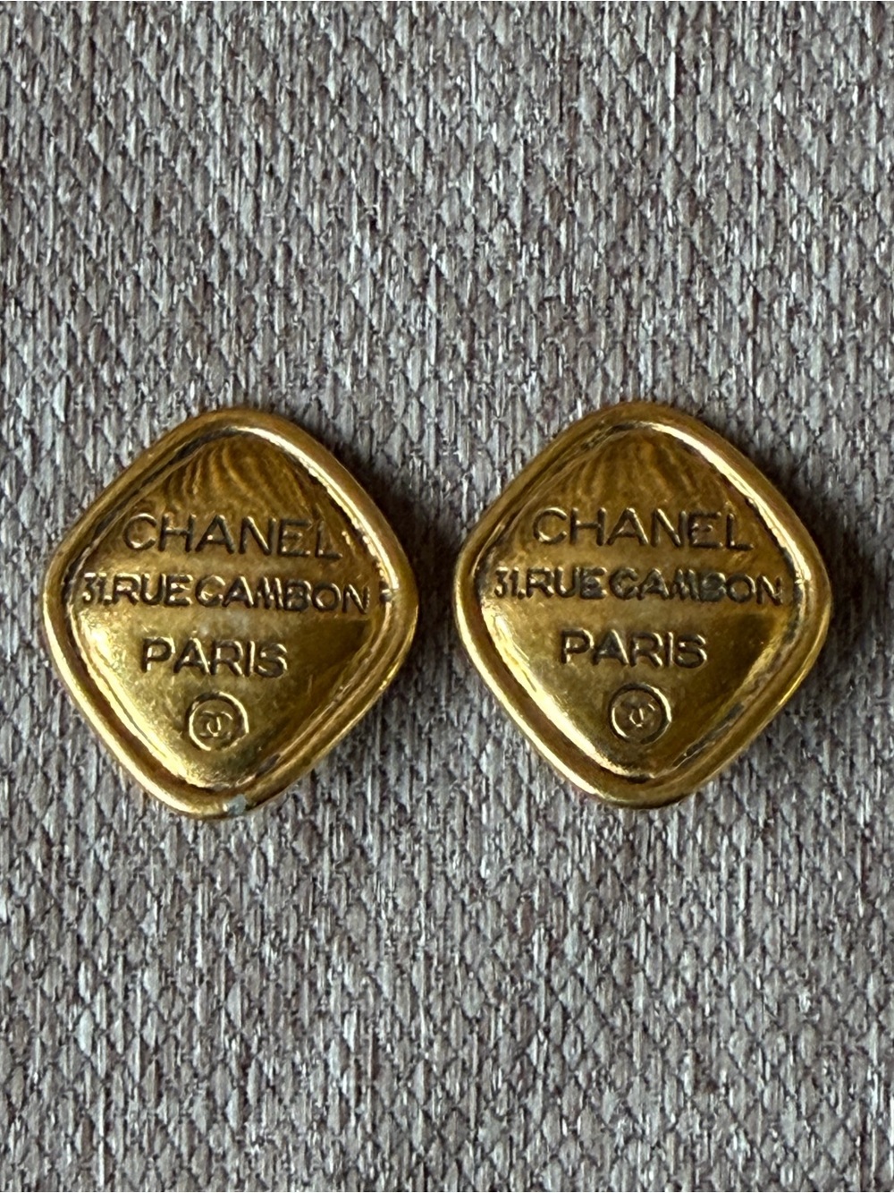 CHANEL Vintage 31 Rue Cambon Clip-On Earrings - Picture 2 of 6
